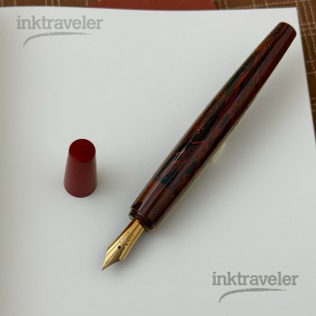 Side view of the clipless body showing the fluid curves of the Kobue model.