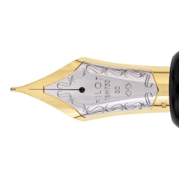 Pilot Custom Urushi black fountain pen top view