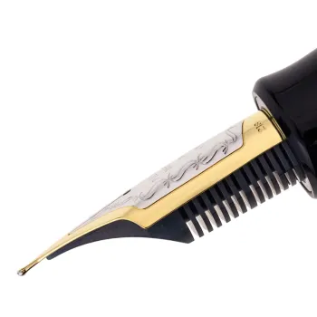 Pilot Custom Urushi black fountain pen side view2