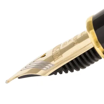 close-up of the 18k gold nib with platinum engraving