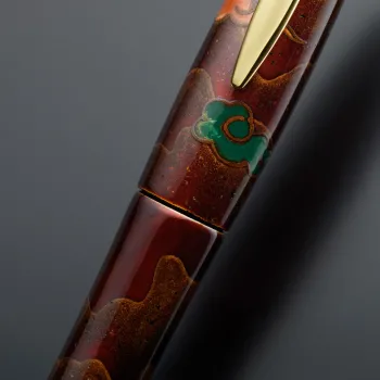 body detail showing makie clouds over urushi yakumonuri lacquer