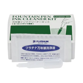 caja del kit de limpieza platinum versión europea con un sobre delante