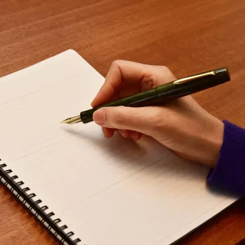 fountain pen being held by a woman approximately 1.60 m tall