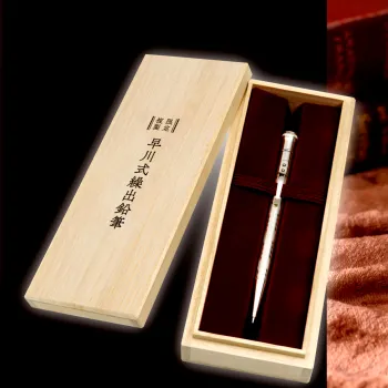 caja de madera de paulonia forrada por dentro con el portaminas platinum hayakawa silver