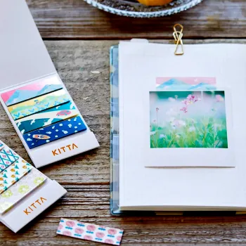 kitta clear sticky note used to attach photographs neatly