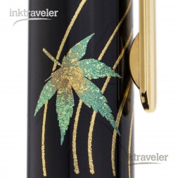 Green leaf of Platinum Kanazawa gold leaf Changing Autumn Leaves