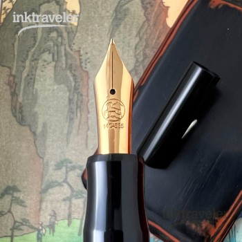 close up of 14k gold nib